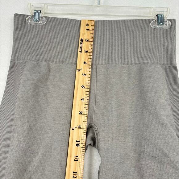 Lululemon Crop Capri Leggings Size 6 Gray Textured Ribbed Compression - Picture 10 of 12